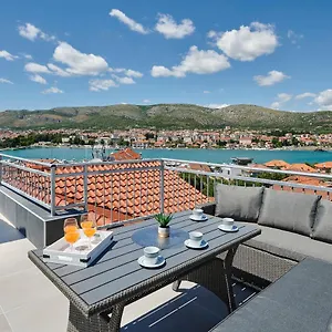 & Zaja , Trogir Croacia